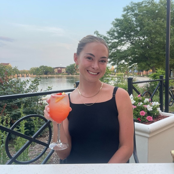 Hey I’m Charlee! 😆 - Picture 1 of 6